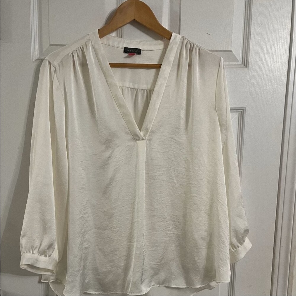 Vince Camuto V Neck Blouse Ivory White Rumple Fabric EUC
